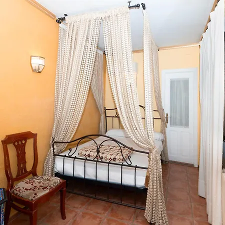 Safestay Mezquita Catedral Πανσιόν